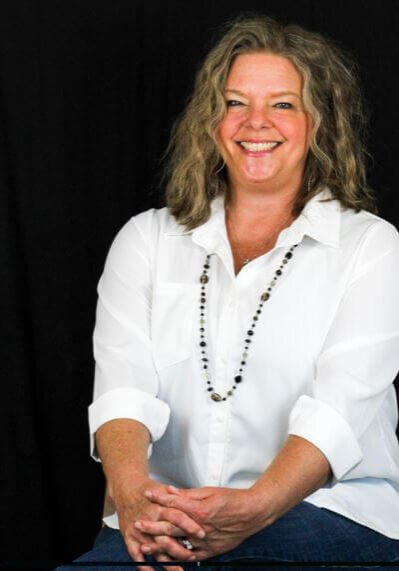 HEAD SHOT lisa drennan